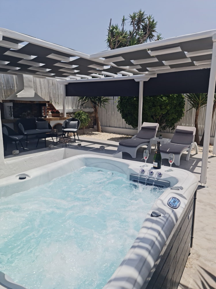 Zoumis Residence