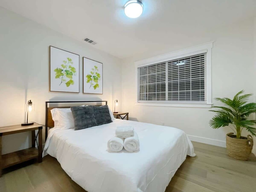 @ Marbella Lane - Contemporary Sophisticated Home