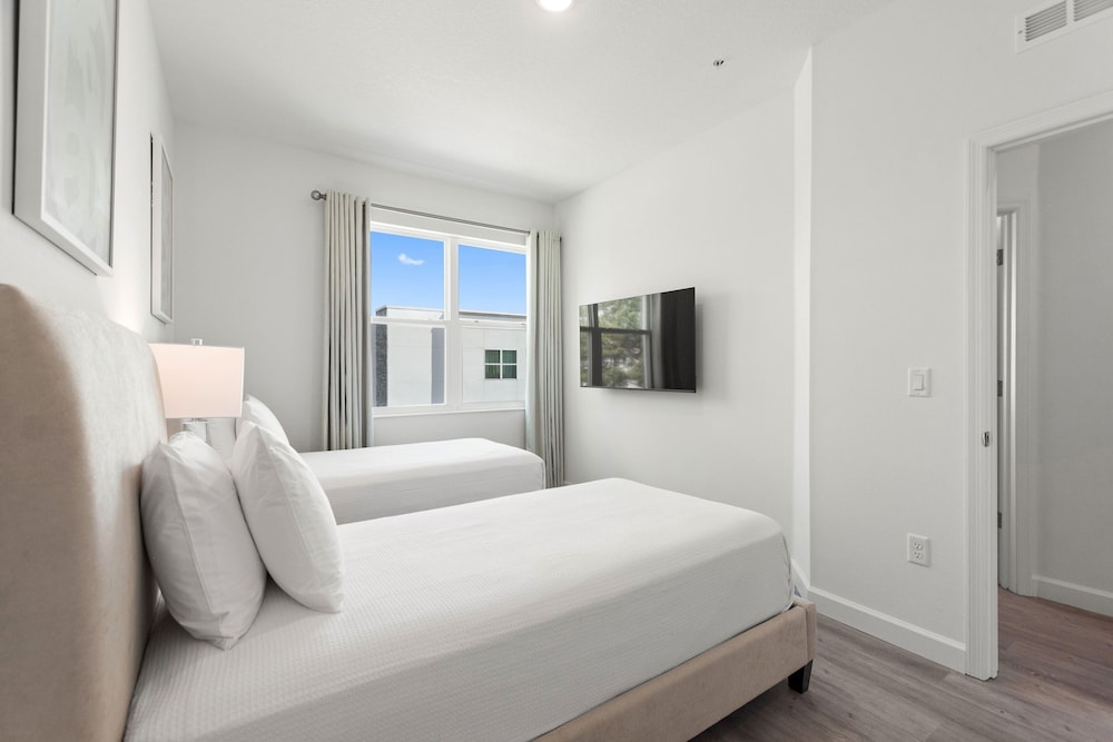 Harmony Haven Boutique Townhome At Azzure Resort Near Disney By Shine Villas 6 Bedroom Townhouse