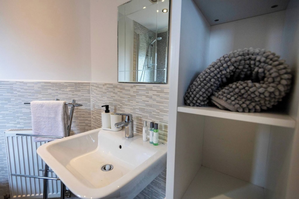 Hampton 3-bedroom Luxury Escape With Parking