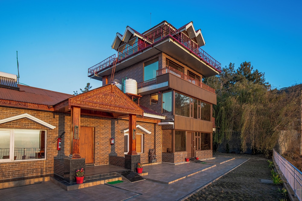 ALAYA STAYS LAFU HOUSE- WOODSCAVE