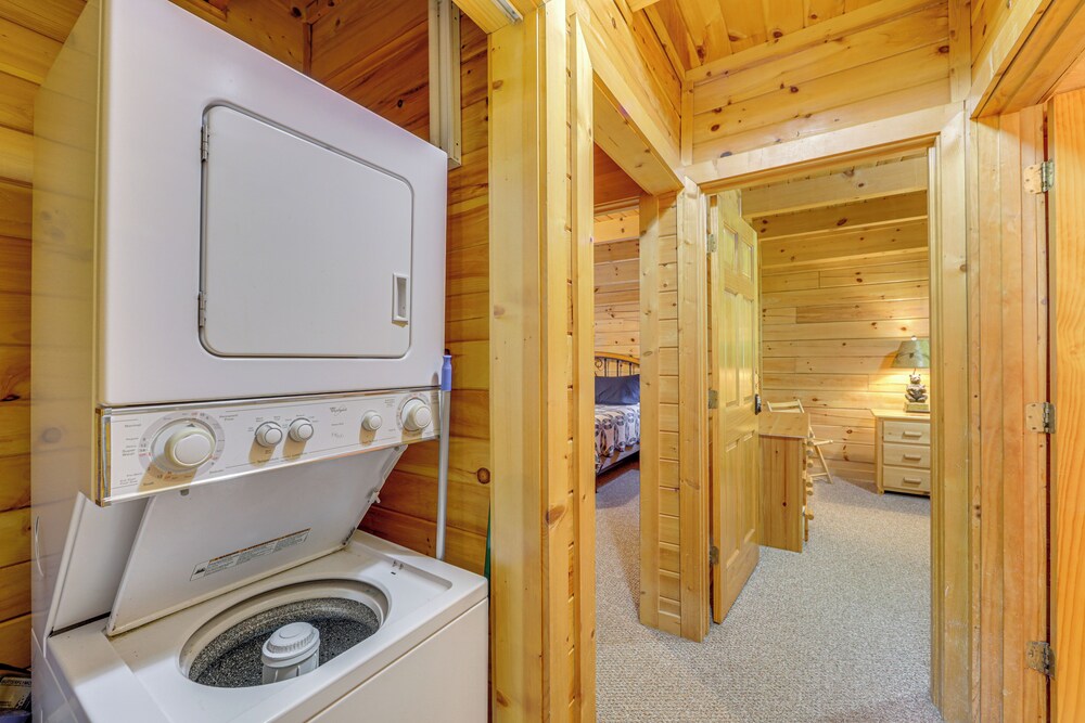 Smokies Cabin on Douglas Lake w/ Resort Pool