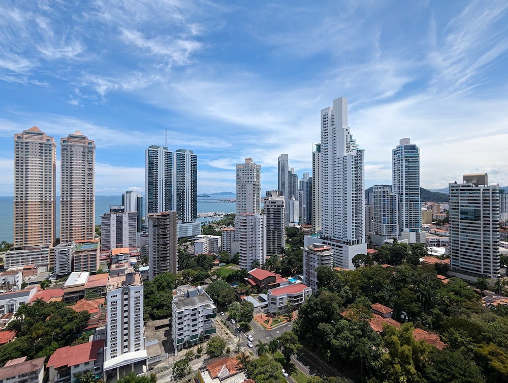 w Situated 1BR w Beautiful View in Calle 50