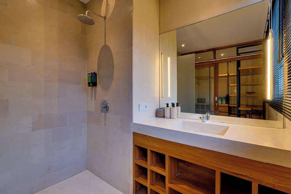 Stylish Canggu Apartment near Berawa Beach