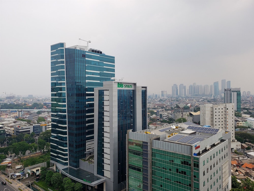 Minimalist And Comfy 1Br At The Boulevard Apartment view 2