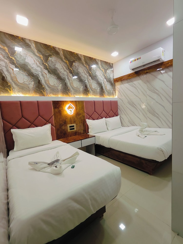 HOTEL M R STAY