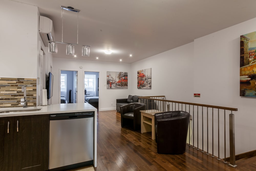 LMVR - LuxApt 3 - 7 bedrooms 2 bathrooms