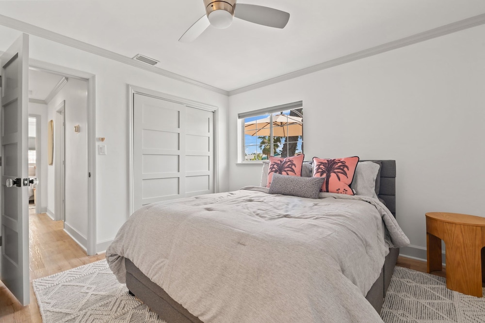 Stylish Villa Near Treasure Island Beaches