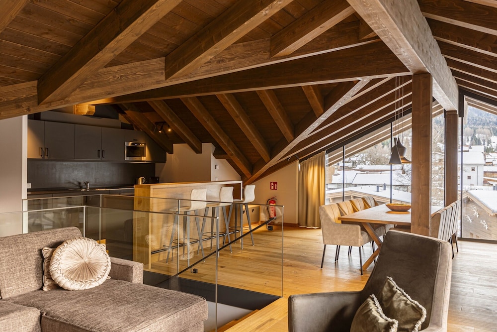 Amazing Penthouse With Shared Pool