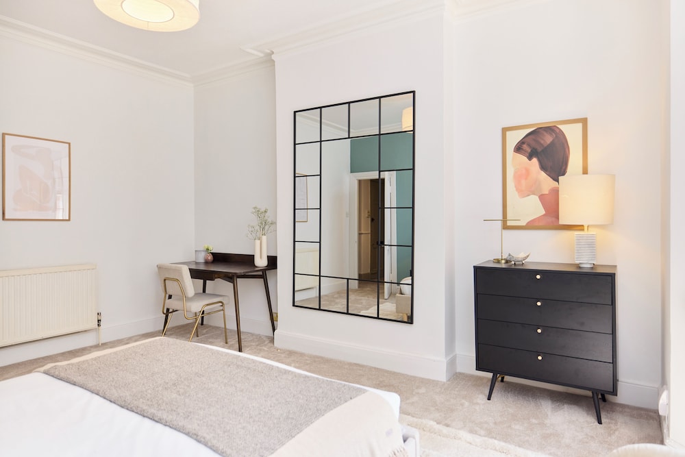 Classic Edwardian Flat near Emirates