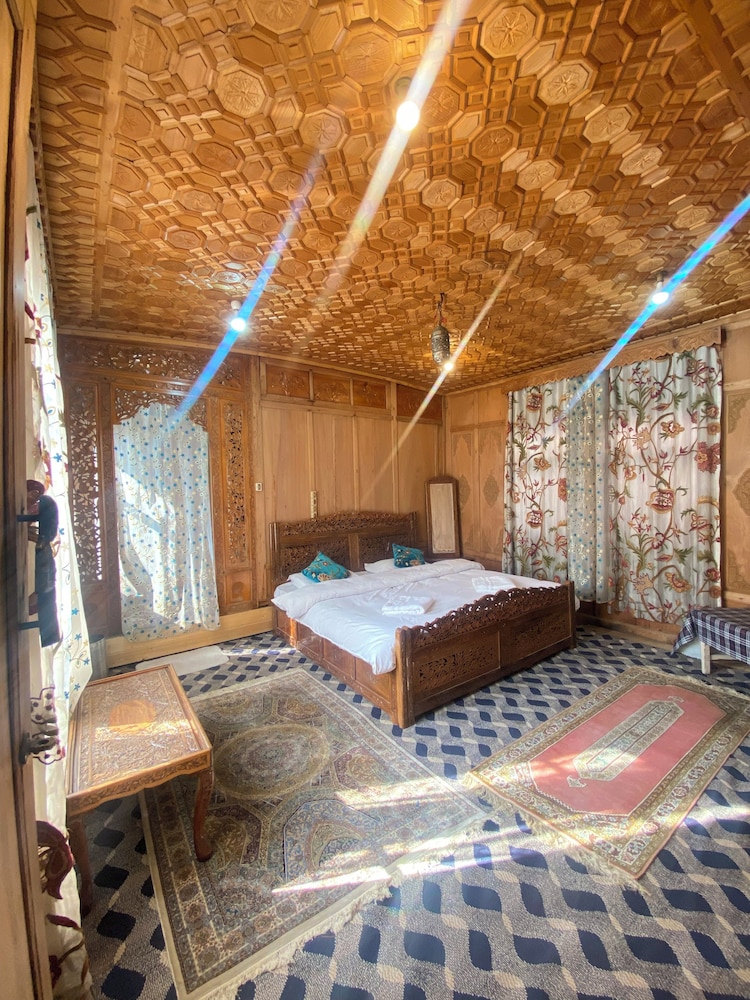 Houseboat Newheidi