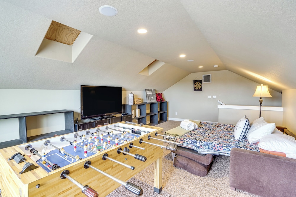 Redmond Golf Getaway - Near Smith Rock State Park!