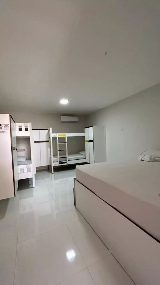 MANERO HOSTEL