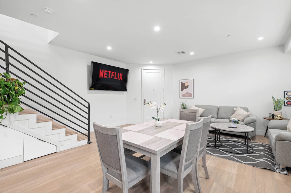 Not Affected by the Fire/modern Spacious Home With Parking & Fully Equipped Kitchen #3