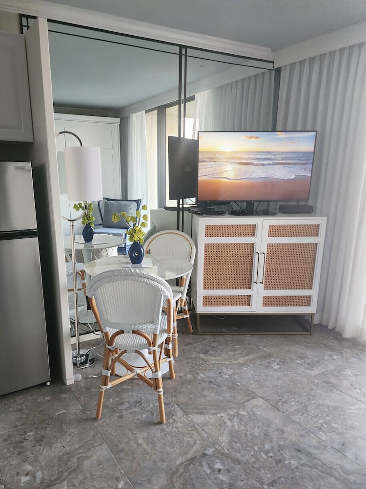 Beautiful San Luis Condo Amazing Pool View and Amenities
