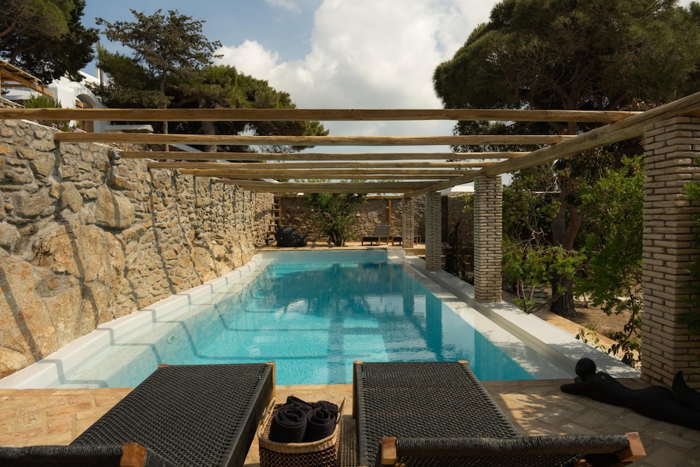 Baroness in Mykonos With 5 Bedrooms and 4 5 Bathrooms view 2