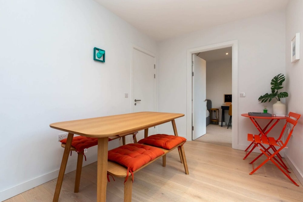 Pristine 1BD Flat W/balcony - Elephant & Castle!