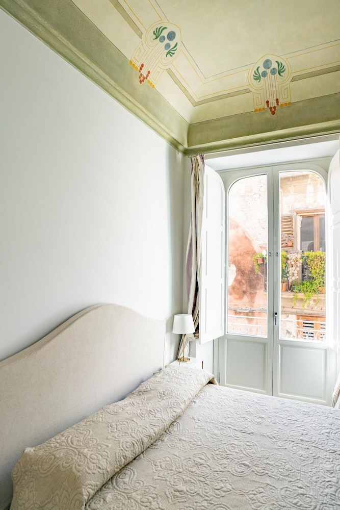 Baroque Apartments - Capo 10 Liberty Studio view 3