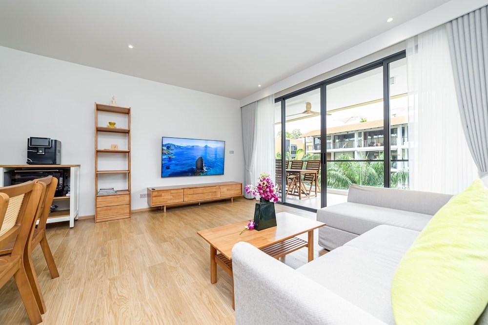 Seaside 2BR 200 m to BangTao beach
