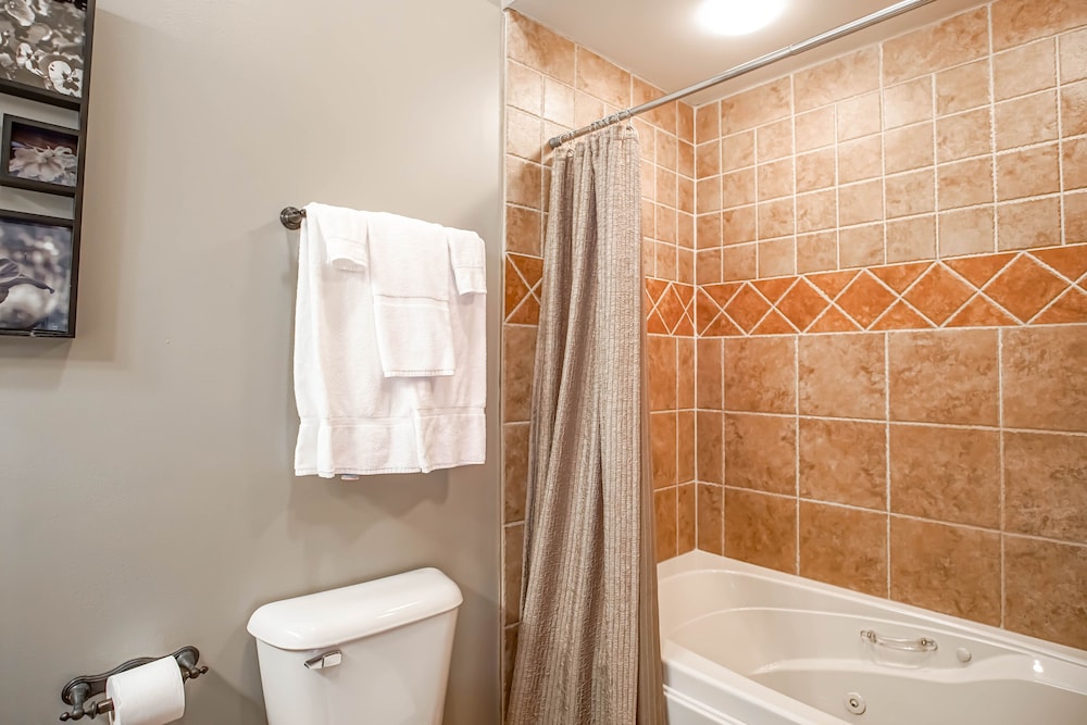 Shays Landing #6: 4 Bedrooms, 4.5 Bath: Pvt Hot Tub, Slope Side