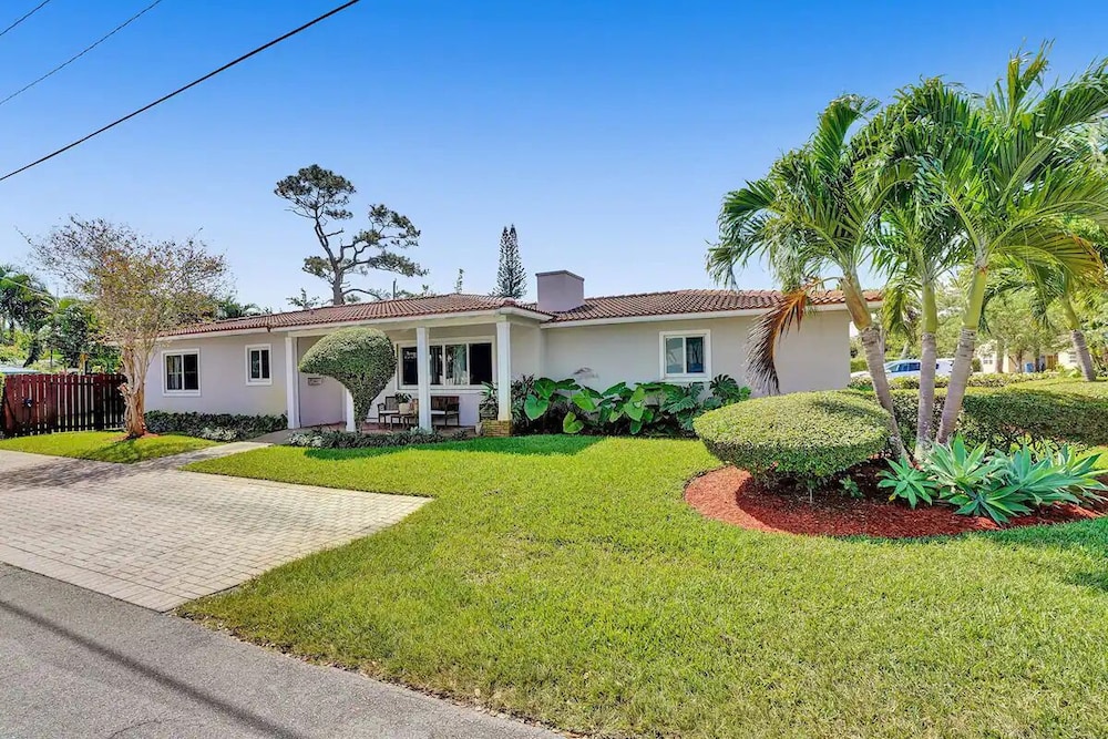 Lakeridge House- 4 Bedrooms/3 Bathroom Home by RedAwning - Image 1