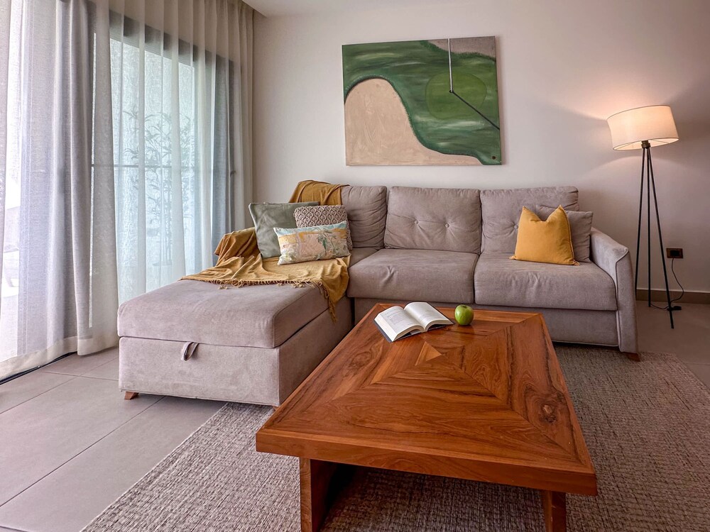 Fantastic new Golf View Apartment