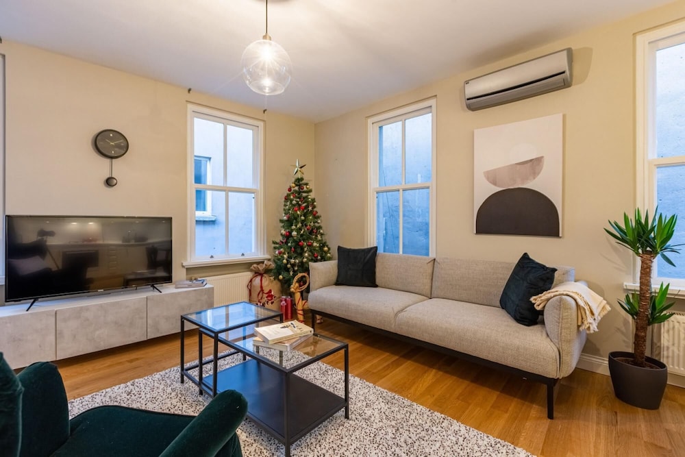 Mesmerizing Flat With Bosphorus View