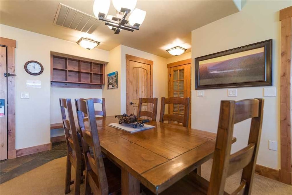 5101 Emerald Lodge, Trappeur's Crossing Apartment 3