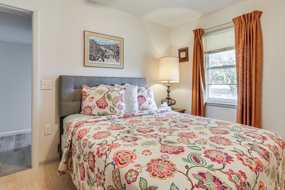 Walk to Marina: Family Home w/ Yard in Kingston
