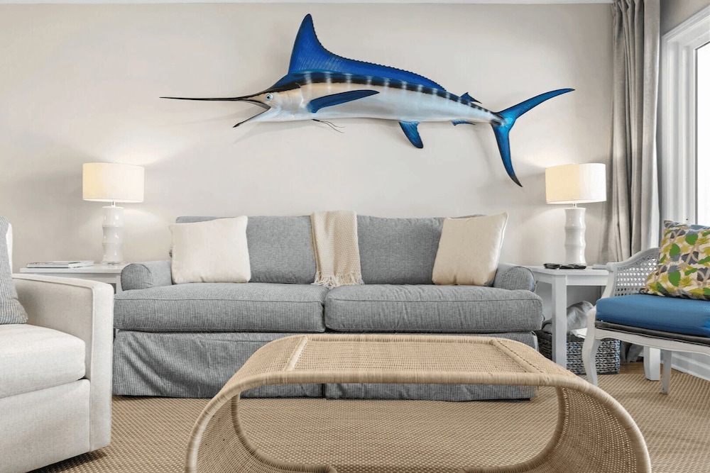 Blue Marlin by Avantstay Beachfront w/ Views, Pool Access, Beach Chairs