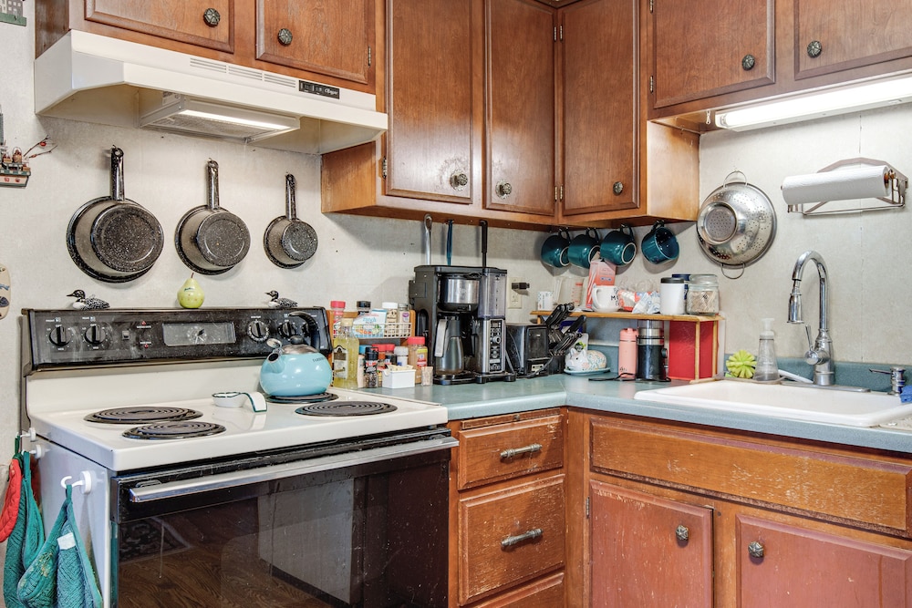 < 1 Mi to Lake Winnipesaukee: Family Winter Escape