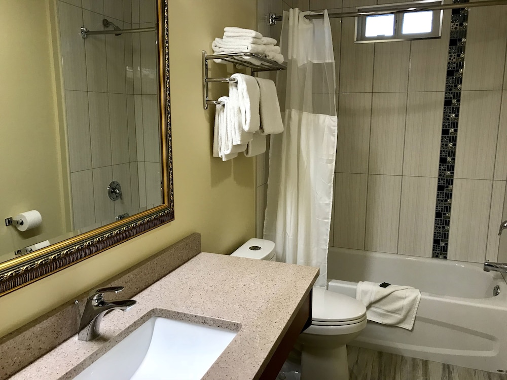 Sahara Suites