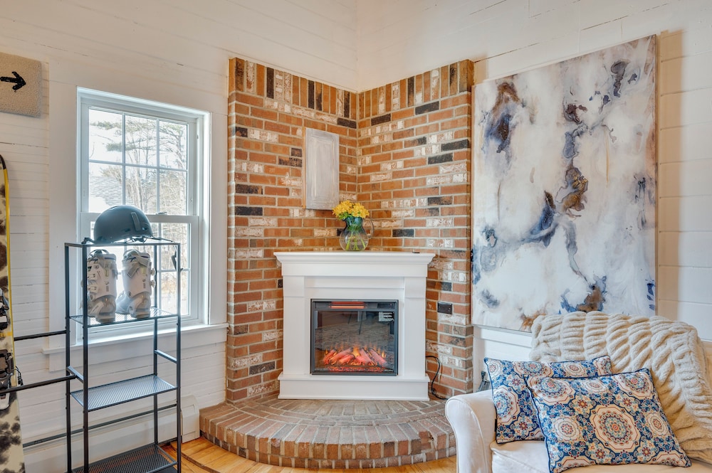 1 Mi to Cranmore Mountain: Charming Conway Apt!