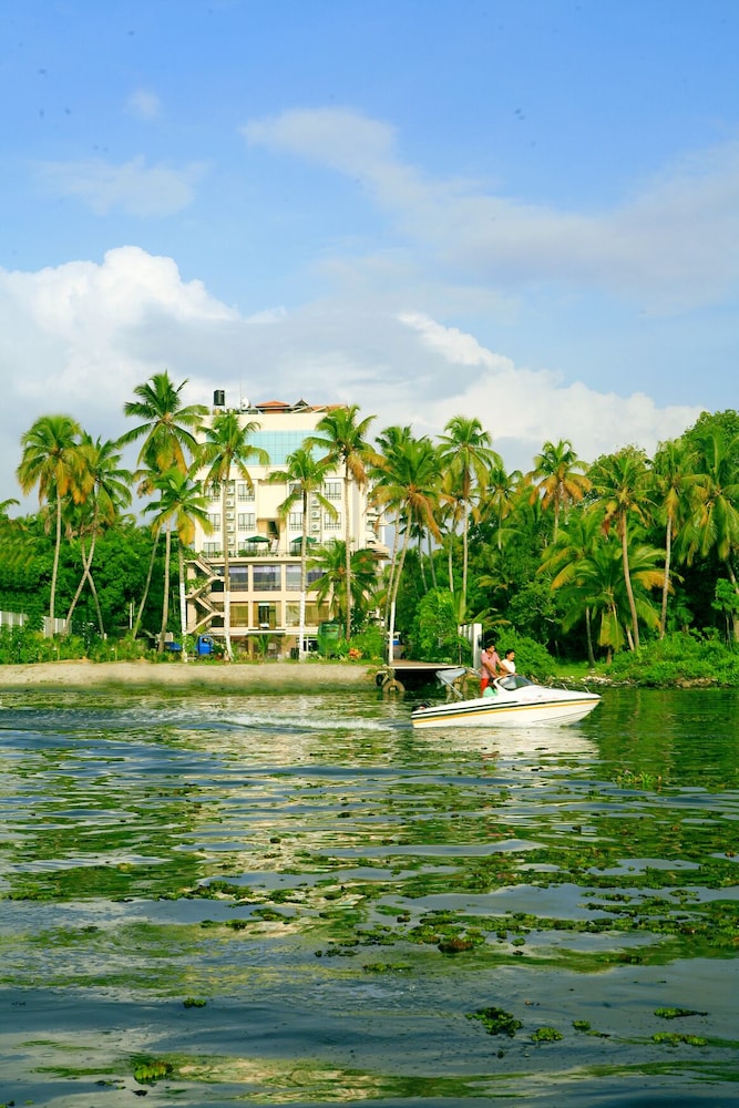 Regant Lake Palace