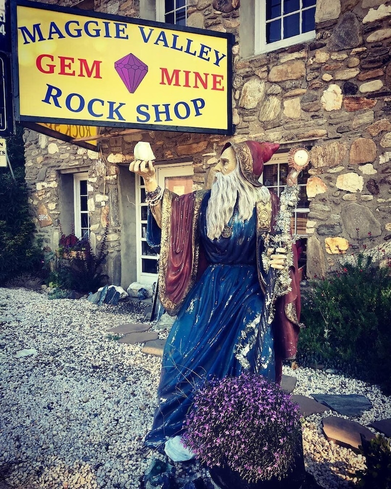 Smoky View Cottages & RV Resorts