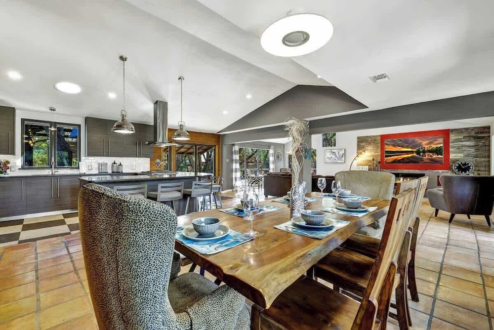Terracotta Retreat/ Sleeps 30!
