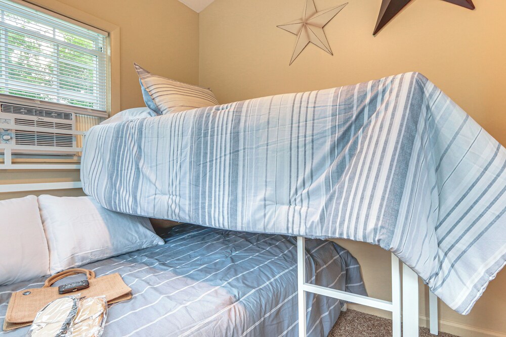 < 1 Mi to Raystown Lake: Family-friendly Cottage!