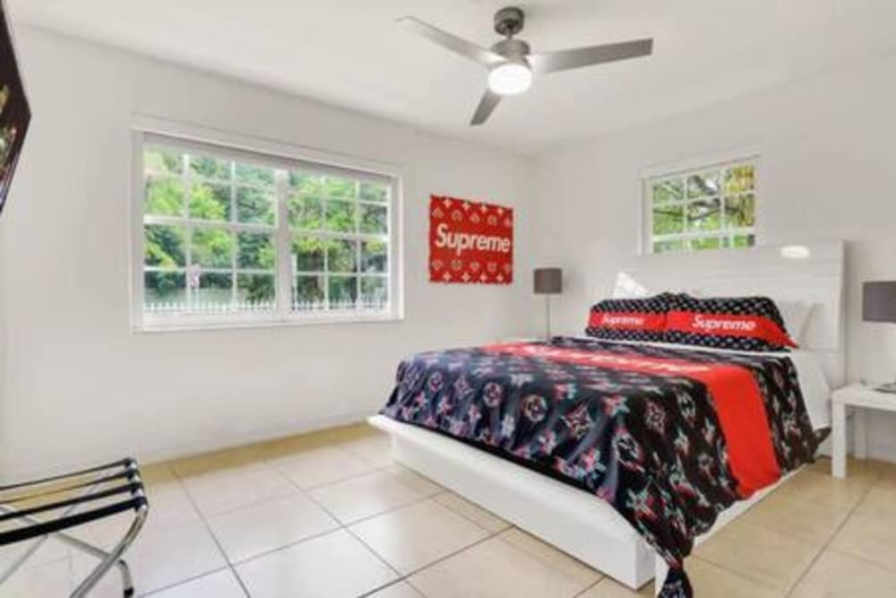 2710 Heated Pool 7 Beds 5 Baths Sleep 15 Park 4 Car