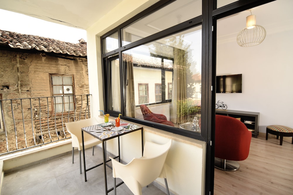 Bright Flat with Cute Balcony- PETUNYA