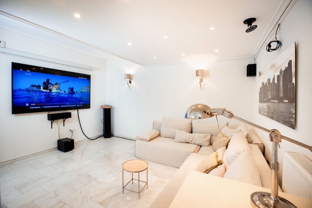 South Blue Tranquil Villa