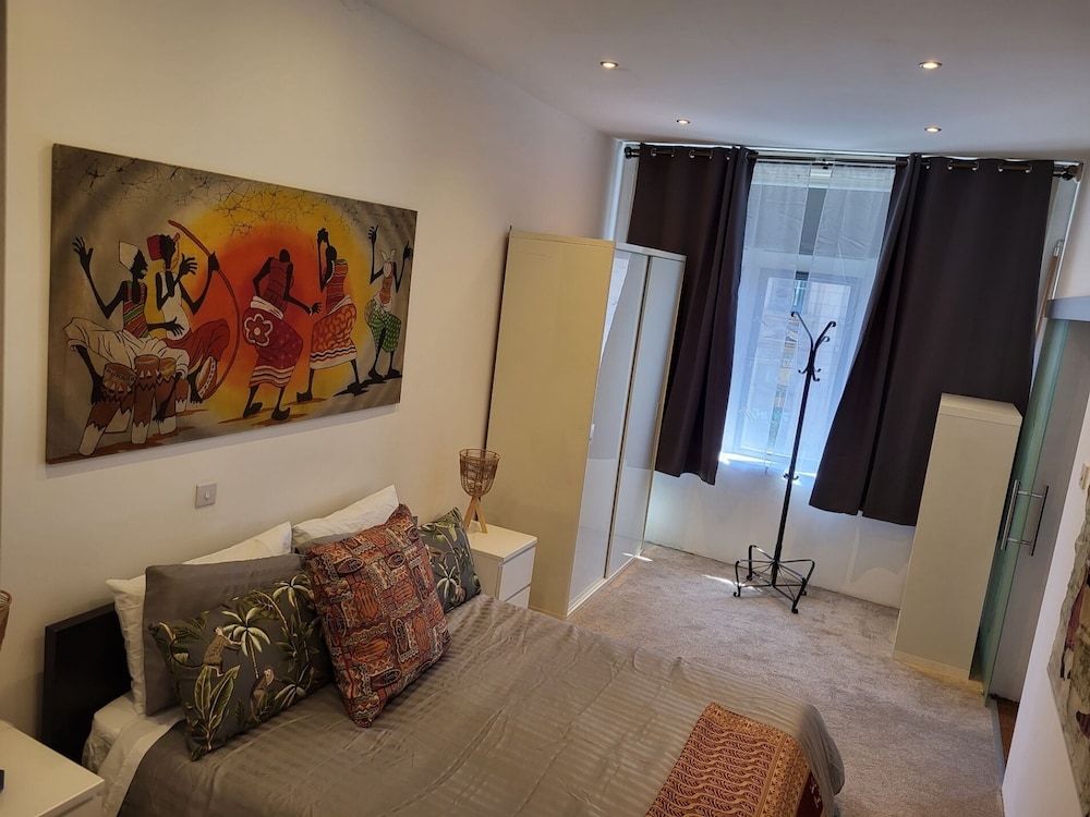 Captivating 2-bed Apartment in Liverpool view 2