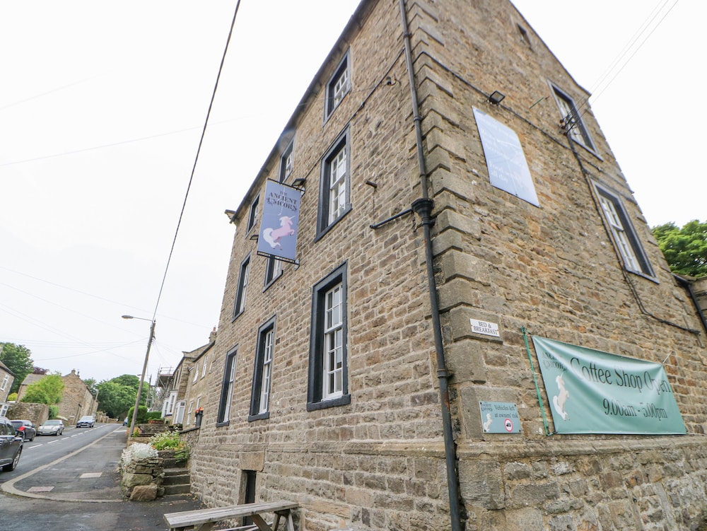 4 Castle Terrace