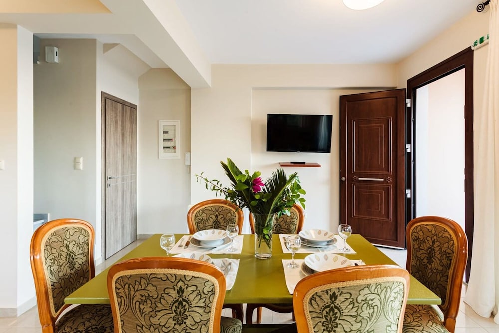 Villa Armonia - Beachfront Majestic Retreat