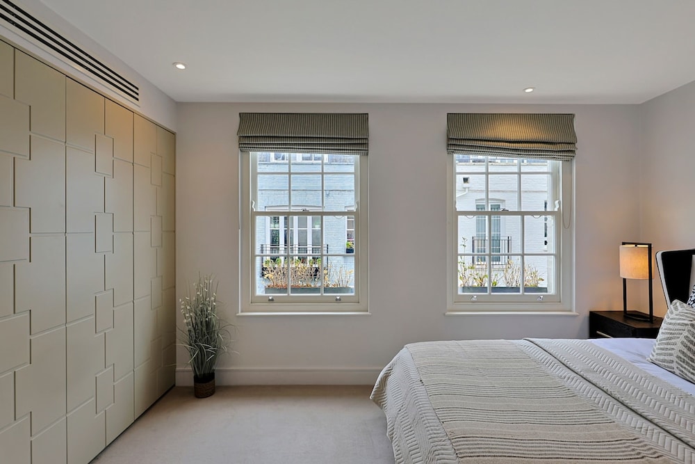 Luxe Home With Cinema Room - South Kensington