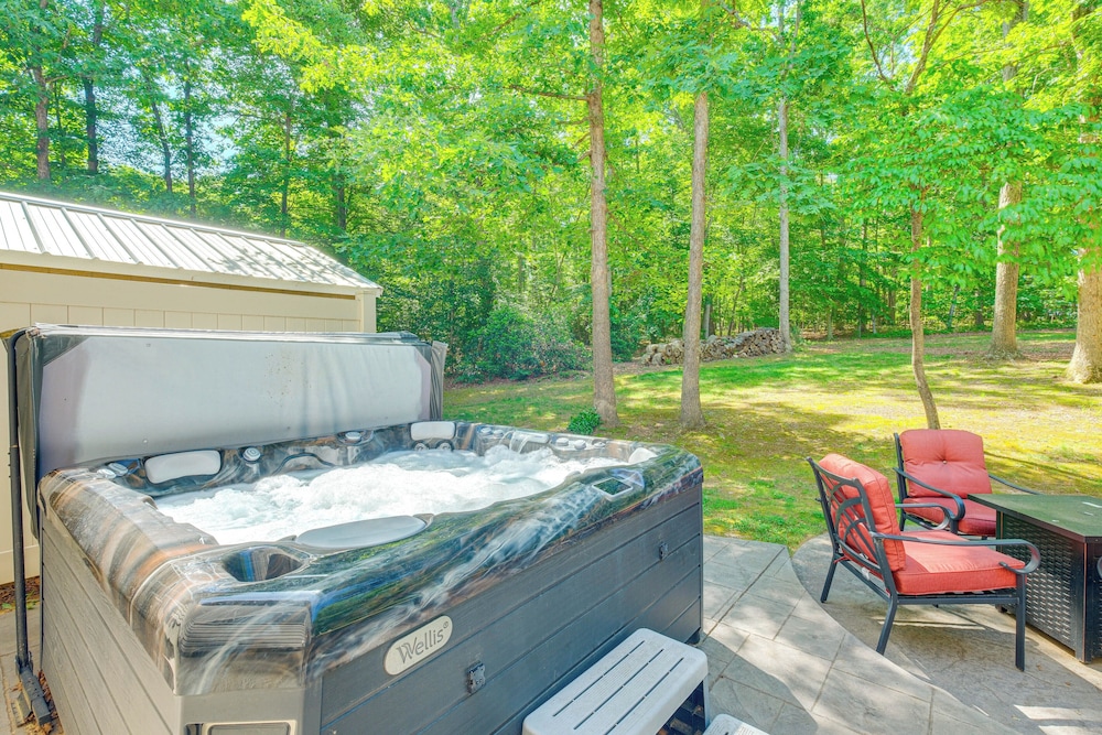 Hot Tub & Amenity Access: Lake Anna Retreat!