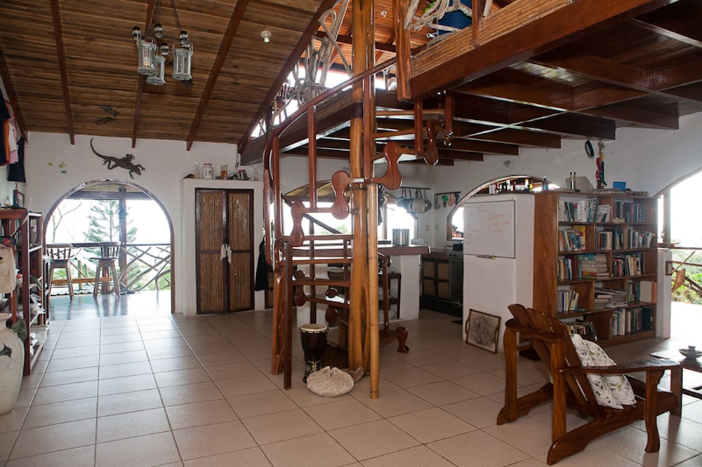 The Lookout Inn Lodge