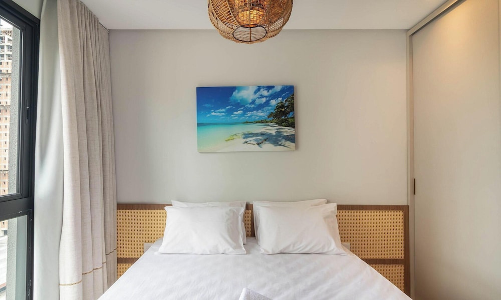 Your Exclusive Stay Just Steps From the sea in Meia Praia - FFS II
