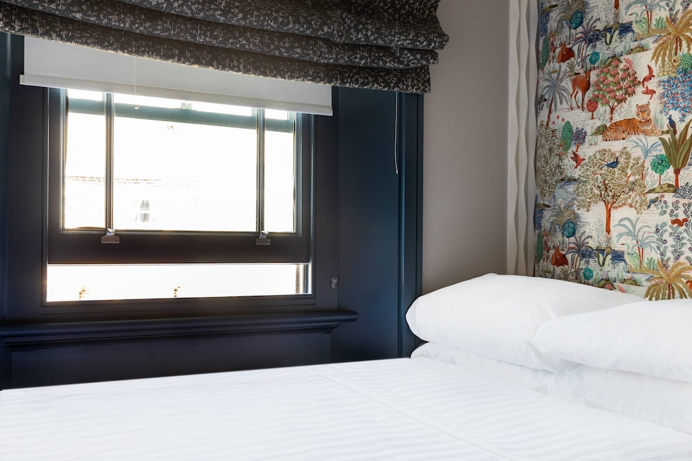 Westbourne Park Road XVI by Onefinestay