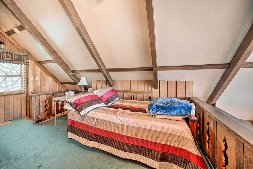 Chalet w/ Mtn Views & Golf Course Access!