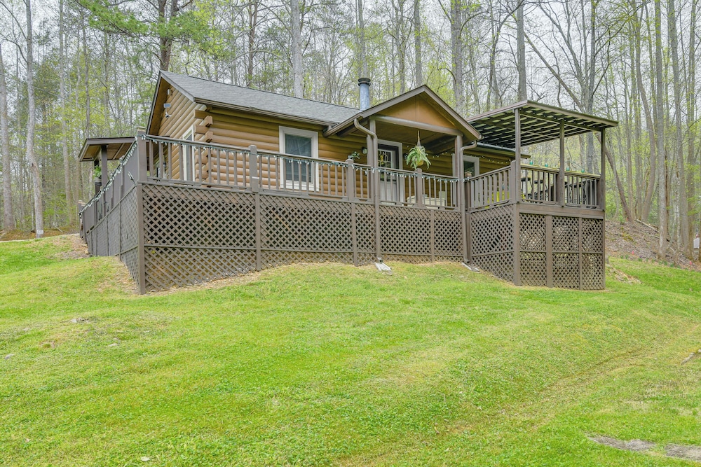Near Car Shows: Cosby 'cozy Cove' Cabin w/ Deck